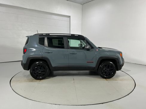 Used 2018 Jeep Renegade Trailhawk w/ Cold Weather Group II image 36