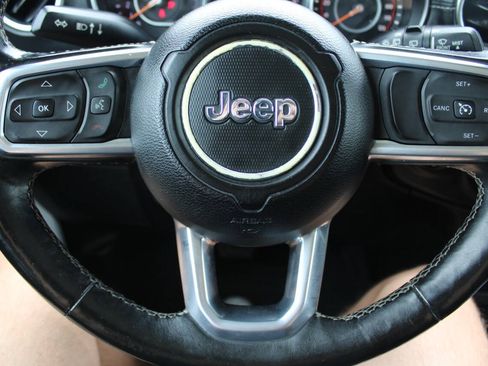 Used 2018 Jeep Wrangler Unlimited Sahara w/ Uconnect 4C Nav & Sound Group AWD/4WD image 14