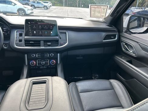 Used 2022 GMC Yukon SLT w/ SLT Luxury Package AWD/4WD image 12