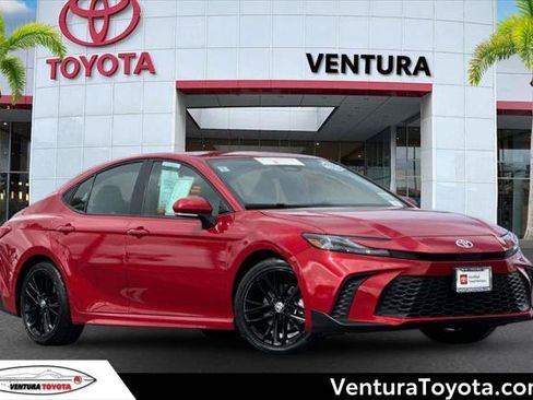 Certified 2025 Toyota Camry SE FWD image 1