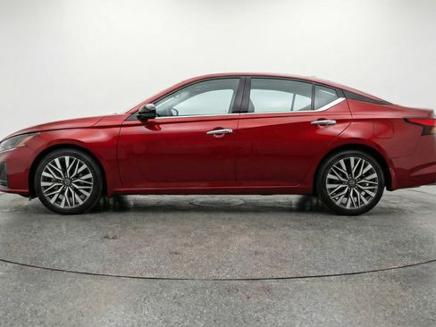 Used 2025 Nissan Altima 2.5 SV image 5