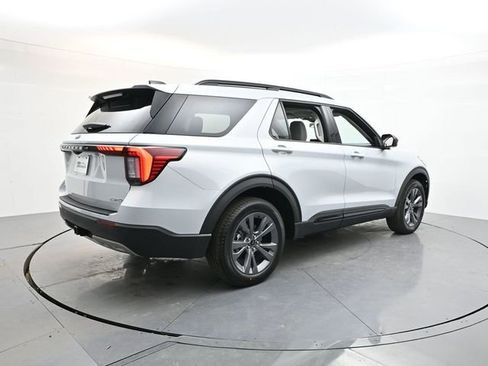 New 2026 Ford Explorer Active w/ Active Comfort Package image 7