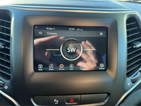 Used 2019 Jeep Cherokee Latitude Plus image 21