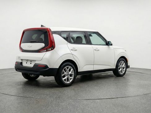 Used 2025 Kia Soul FWD image 9