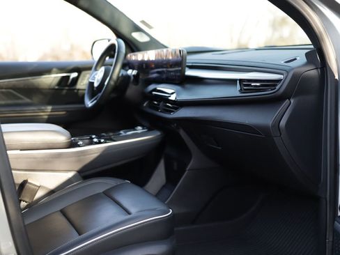 Used 2025 Buick Enclave Avenir w/ Super Cruise Package image 39