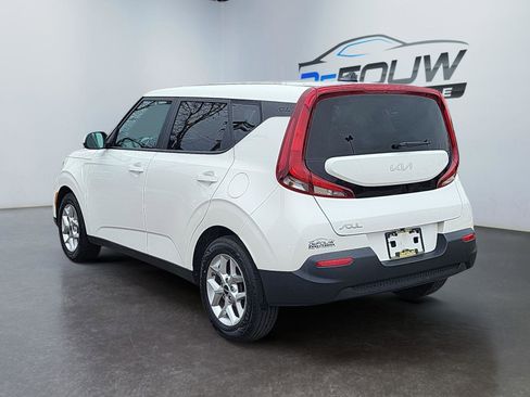 Used 2022 Kia Soul LX w/ Technology Package image 5