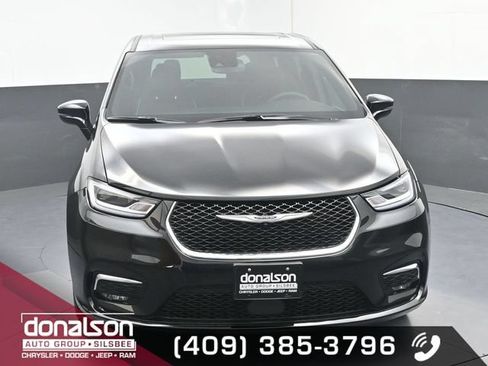Used 2026 Chrysler Pacifica Limited FWD image 3