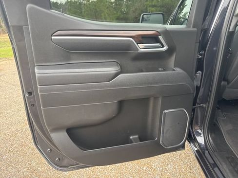 Used 2025 GMC Sierra 1500 SLT AWD/4WD image 14