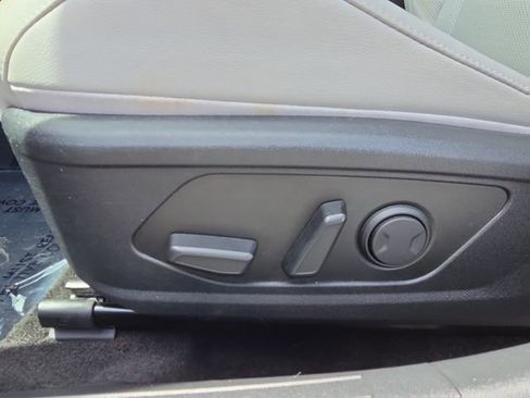 Used 2025 Hyundai Elantra Limited w/ Cargo Package FWD image 12