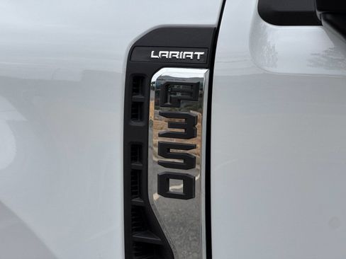 Used 2025 Ford F350 Lariat w/ Lariat Ultimate Package AWD/4WD image 26