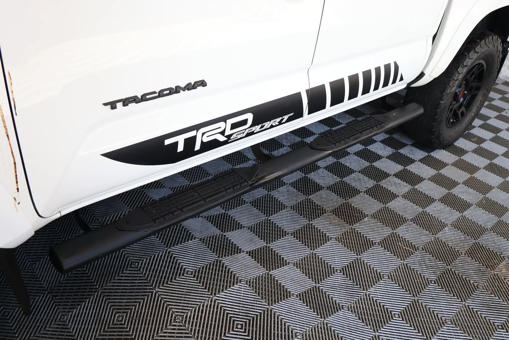 Used 2016 Toyota Tacoma TRD Sport AWD/4WD image 11