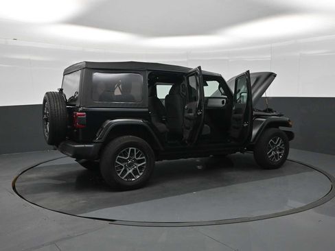 Used 2025 Jeep Wrangler Unlimited Sahara AWD/4WD image 28