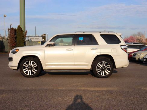 Used 2015 Toyota 4Runner Limited image 8