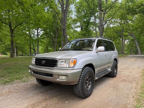 Used 2001 Toyota Land Cruiser AWD/4WD image 3