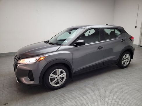 Used 2022 Nissan Kicks S image 2