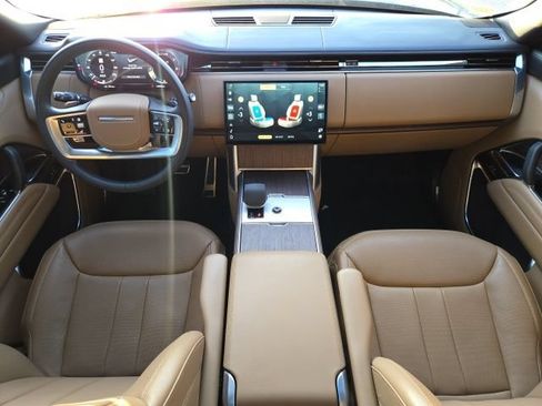 Used 2025 Land Rover Range Rover SE AWD/4WD image 11