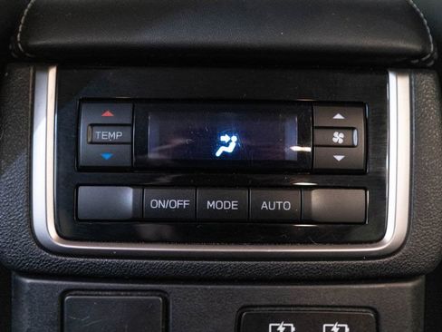 Used 2024 Subaru Ascent Premium w/ Convenience Package image 29