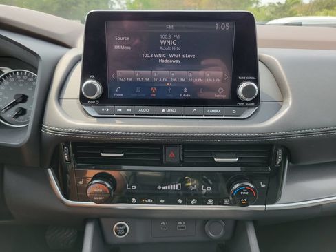 Used 2021 Nissan Rogue SV AWD/4WD image 14