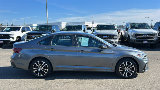 Used 2025 Volkswagen Jetta Sport FWD image 2