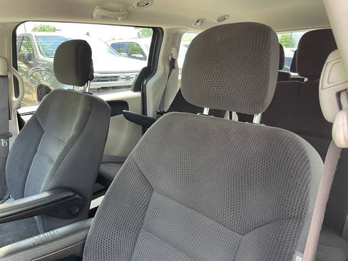Used 2018 Dodge Grand Caravan SE w/ UConnect Hands-Free Group FWD image 25