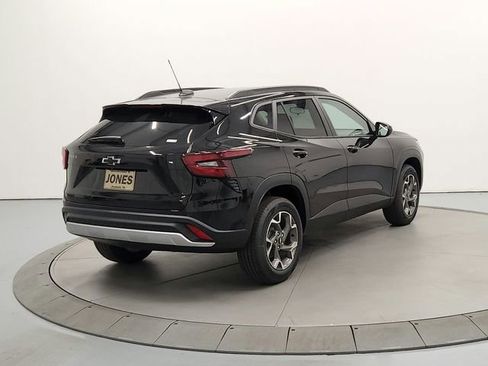 New 2025 Chevrolet Trax LT w/ Driver Confidence Package FWD image 7