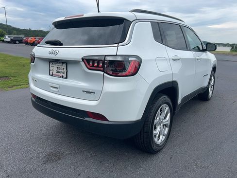 Used 2024 Jeep Compass Latitude AWD/4WD image 5