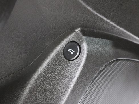 Used 2019 Chevrolet Cruze LT w/ Convenience Package FWD image 8