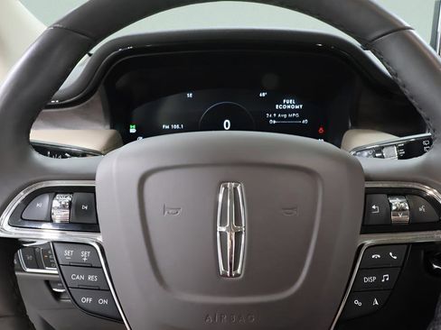 Used 2023 Lincoln Nautilus Reserve image 15