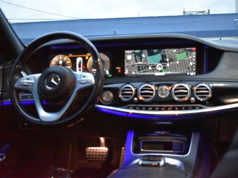 Used 2018 Mercedes-Benz S 560 S 560 w/ AMG Line Exterior image 2