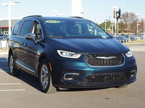 Used 2022 Chrysler Pacifica Limited image 2