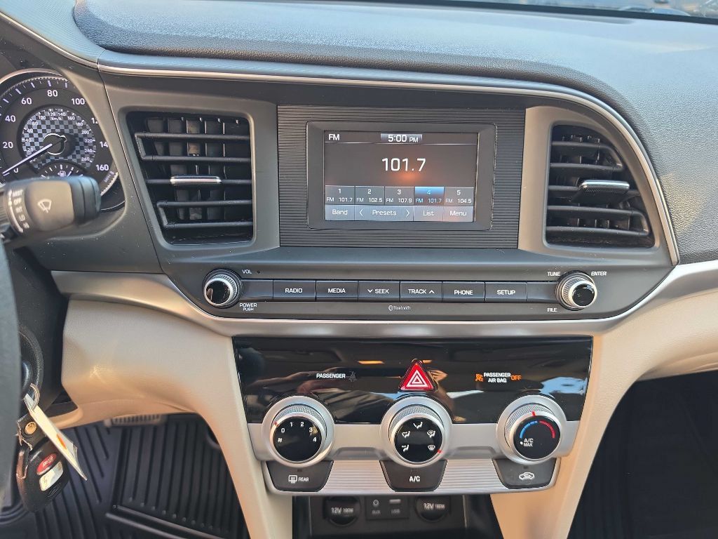 Used 2019 Hyundai Elantra SE FWD image 16