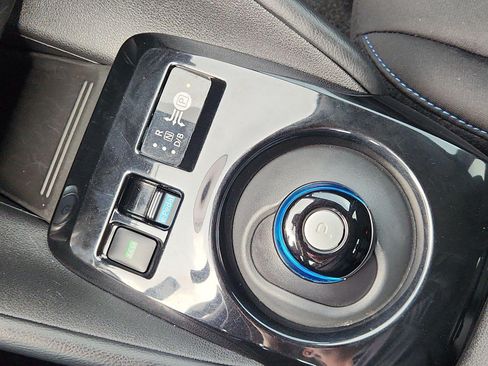 Used 2022 Nissan Leaf SV FWD image 16