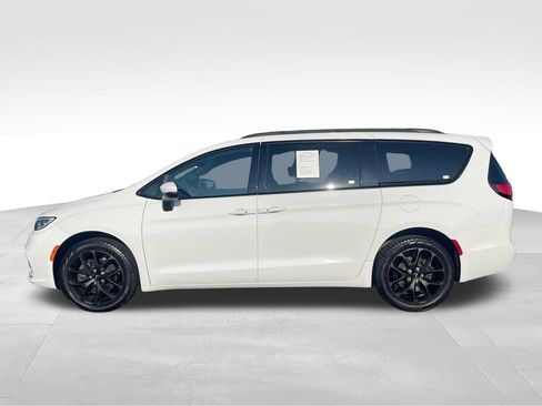 Used 2023 Chrysler Pacifica Touring-L w/ S Appearance Package AWD/4WD image 2