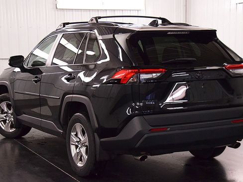 Used 2022 Toyota RAV4 XLE AWD/4WD image 5