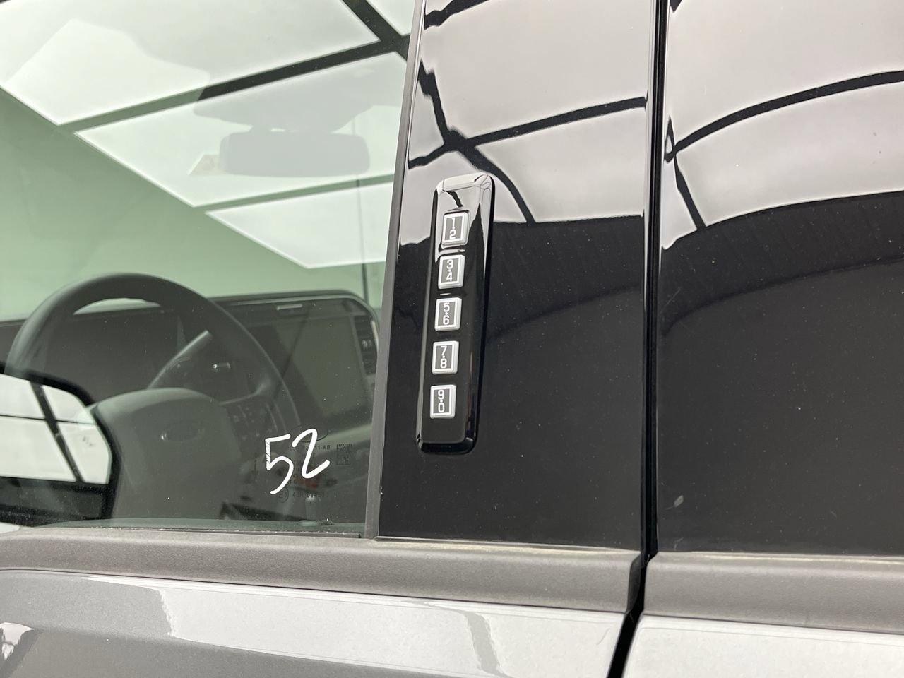 New 2026 Ford F250 XLT w/ XLT Premium Package AWD/4WD image 8