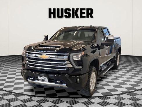 Used 2024 Chevrolet Silverado 2500 High Country w/ High Country Premium Package AWD/4WD image 3