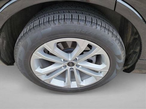 Used 2025 Audi Q7 3.0T Prestige AWD/4WD image 11