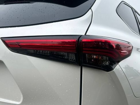 Used 2021 Toyota Highlander Limited AWD/4WD image 17