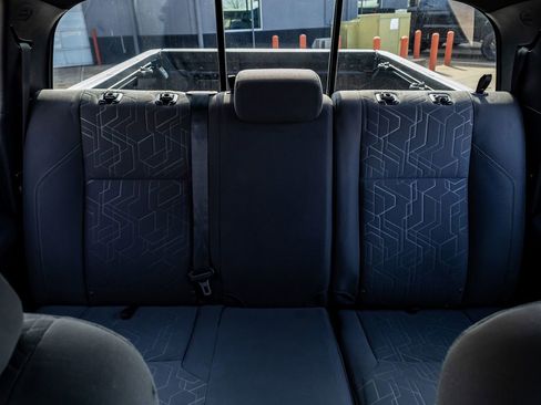 Used 2018 Toyota Tacoma TRD Off-Road w/ Technology Package image 33