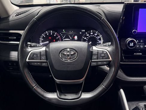 Used 2024 Toyota Highlander LE FWD image 14