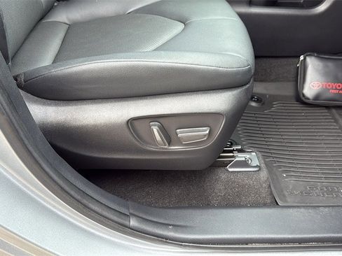 Used 2024 Toyota Grand Highlander XLE image 29