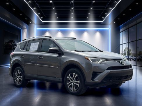 Used 2016 Toyota RAV4 LE AWD/4WD image 2