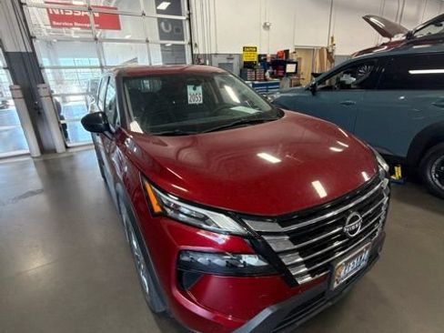 Used 2025 Nissan Rogue S AWD/4WD image 5