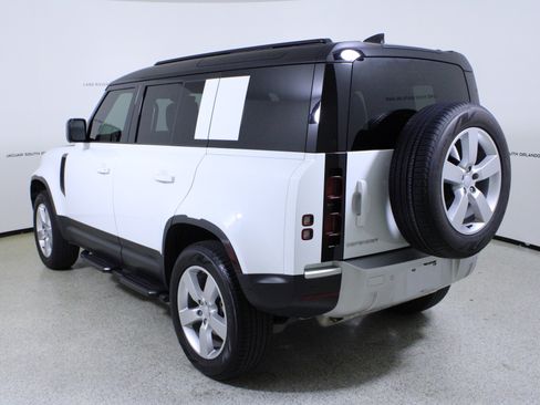 Used 2025 Land Rover Defender 110 S image 5
