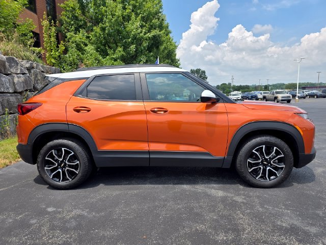 Used 2023 Chevrolet TrailBlazer ACTIV w/ Convenience Package AWD/4WD image 2