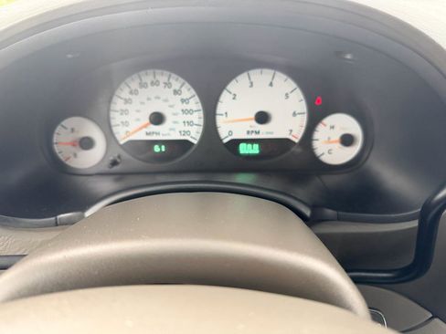 Used 2005 Dodge Caravan SXT FWD image 17