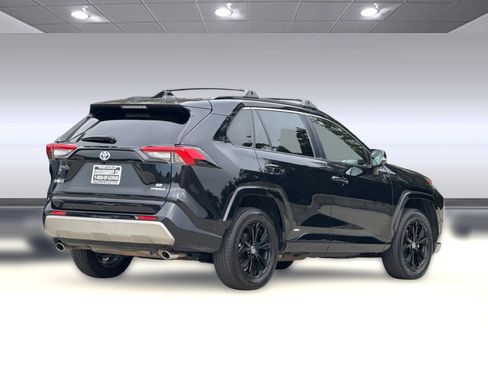 Used 2022 Toyota RAV4 SE AWD/4WD image 8