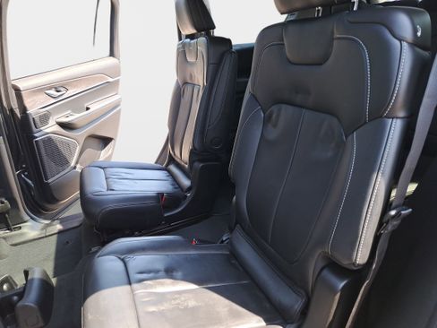 Used 2022 Jeep Grand Cherokee L Limited RWD image 17
