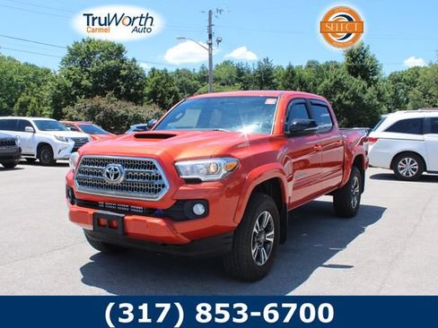 Used 2017 Toyota Tacoma TRD Off-Road AWD/4WD image 1