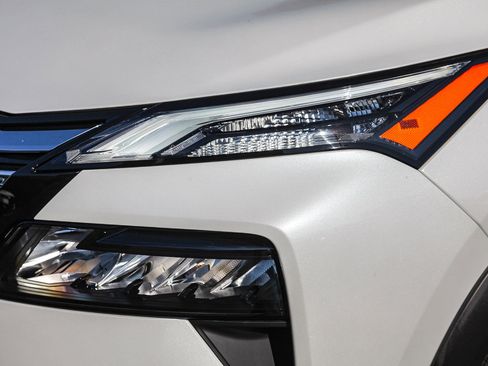 Used 2025 Nissan Rogue SL image 26